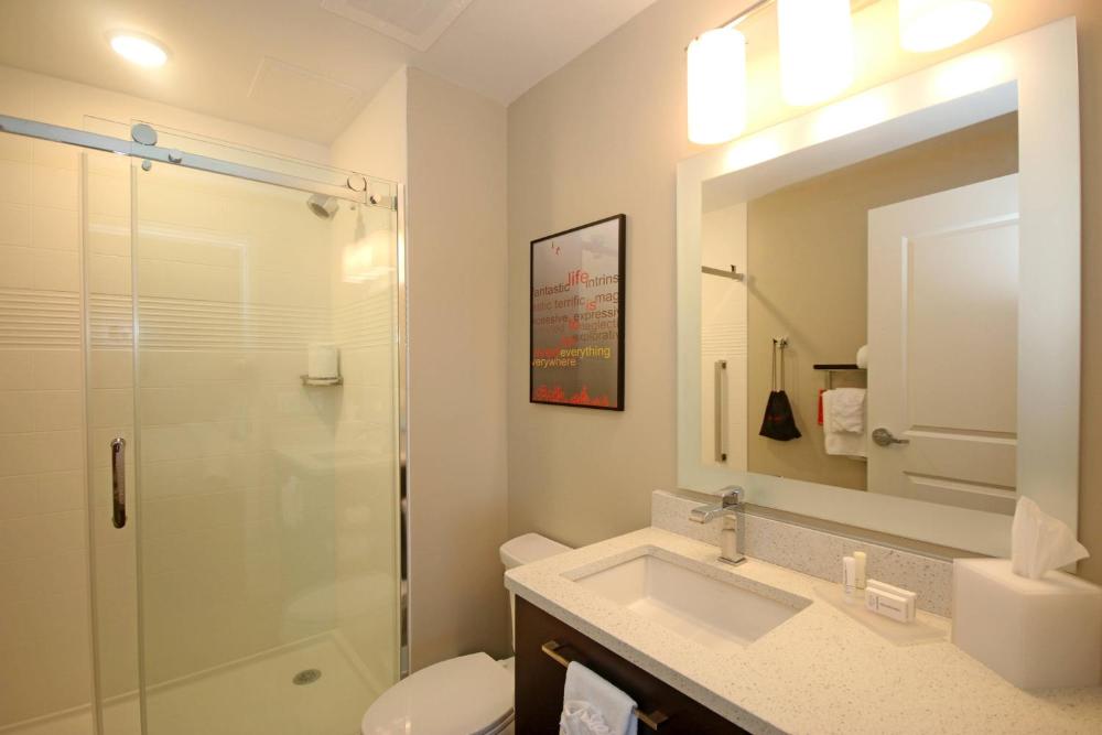 King Suite with Sofa Bed - Hearing Accessible interior
